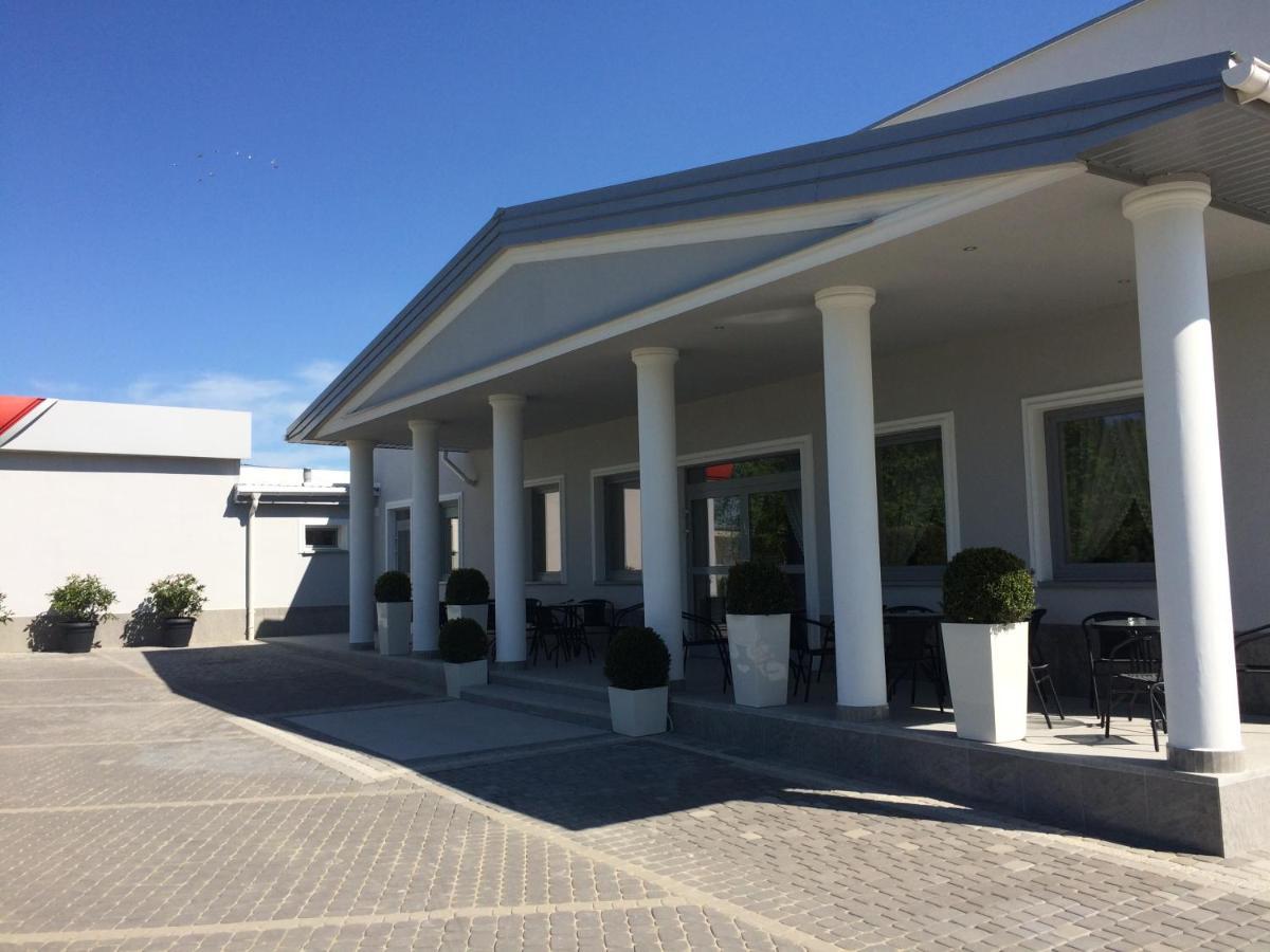 Hotel Arkadia Konskie Exterior photo