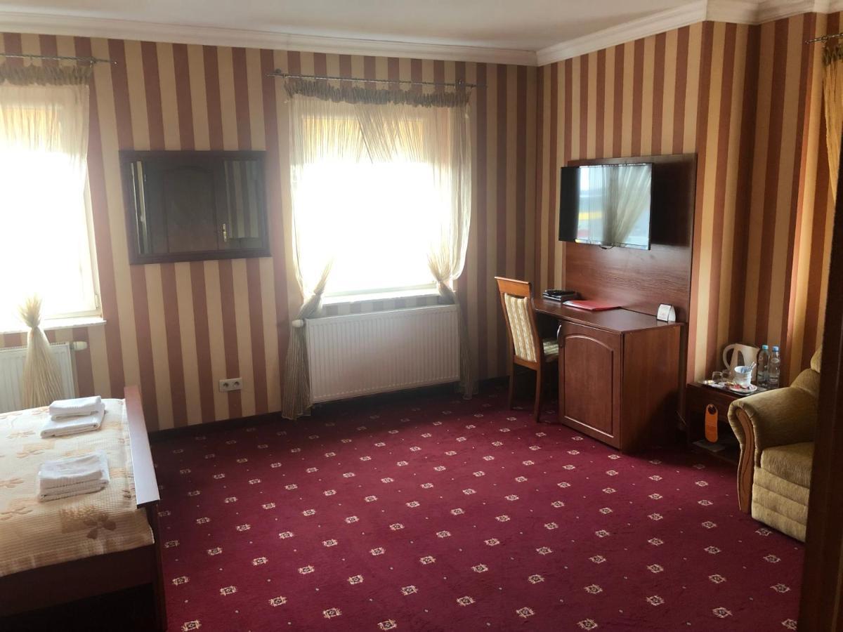 Hotel Arkadia Konskie Exterior photo